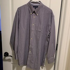 Tommy Hilfiger Men’s Navy Checkered Button Down Shirt. Size: L 16-1/2 32-33